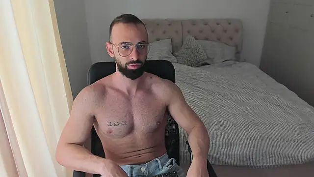 Snapshot of MichaelMasterss chatting on February 9, 2026, 10:41 am MichaelMasterss online show from February 9, 2026, 10:41 am