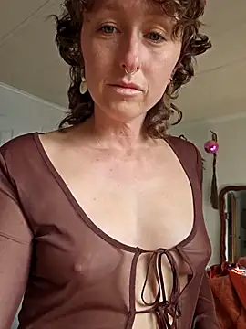 mossy kiss online show from November 23, 2025, 4:07 pm