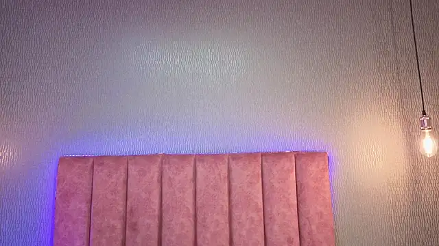 Alexa Thaylor  online show from January 13, 2026, 3:17 pm