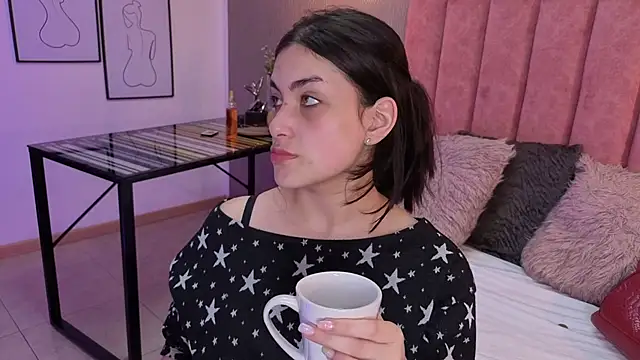 Alexa Thaylor  online show from May 19, 2026, 4:46 pm