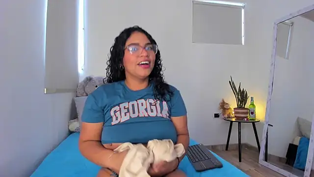 Snapshot of iriss_25 chatting on February 4, 2026, 2:34 pm iriss 25 online show from February 4, 2026, 2:34 pm