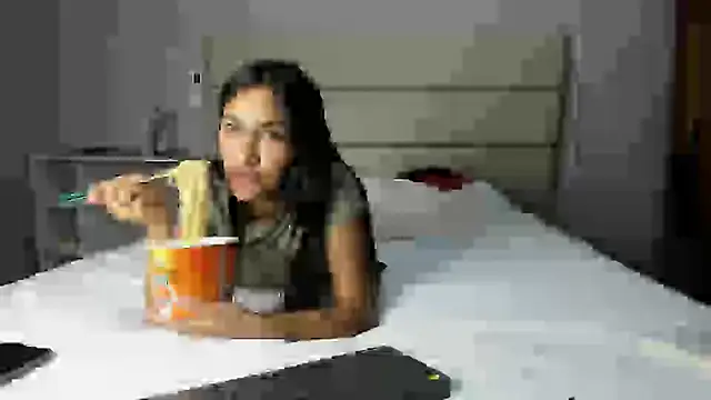 Snapshot of Aurora_Vanir chatting on December 6, 2024, 1:18 am Aurora Vanir online show from December 6, 2024, 1:18 am