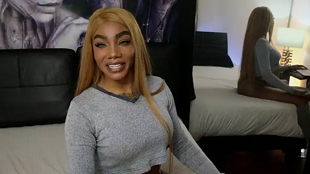 Snapshot of emely_brandon chatting on November 17, 2025, 3:01 am emely brandon online show from November 17, 2025, 3:01 am