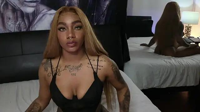 Snapshot of emely_brandon chatting on November 20, 2025, 4:45 am emely brandon online show from November 20, 2025, 4:45 am