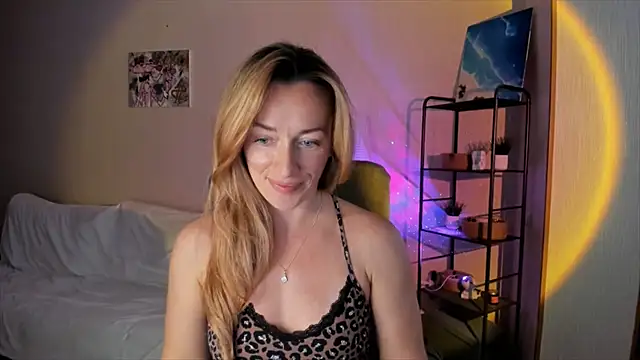 RebeccaMartinez online show from October 11, 2025, 10:47 am