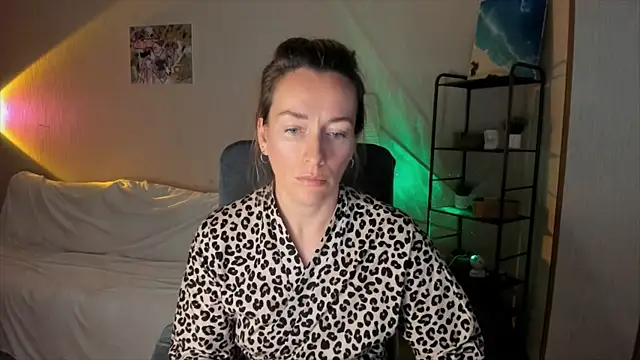 RebeccaMartinez online show from October 24, 2025, 9:28 am