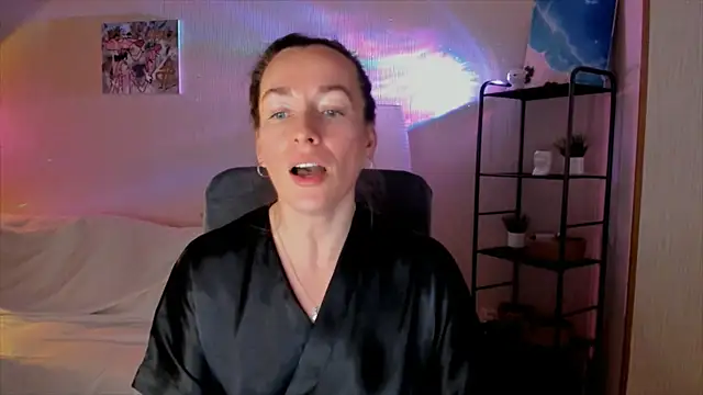 RebeccaMartinez online show from November 19, 2025, 8:47 am