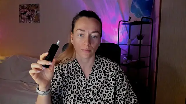 RebeccaMartinez online show from November 28, 2025, 12:19 pm