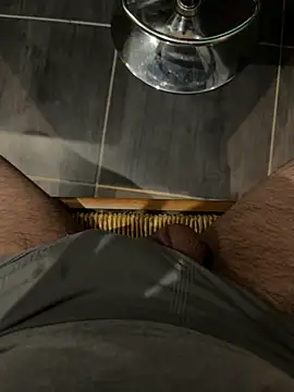 Snapshot of mattexhibe chatting on December 19, 2025, 6:37 pm mattexhibe online show from December 19, 2025, 6:37 pm