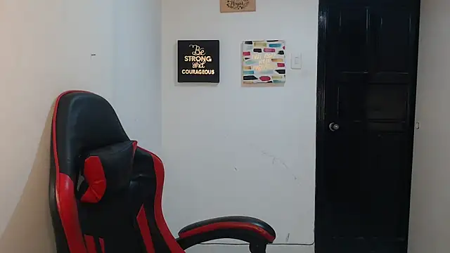 Liamiler01  online show from October 22, 2025, 12:38 pm