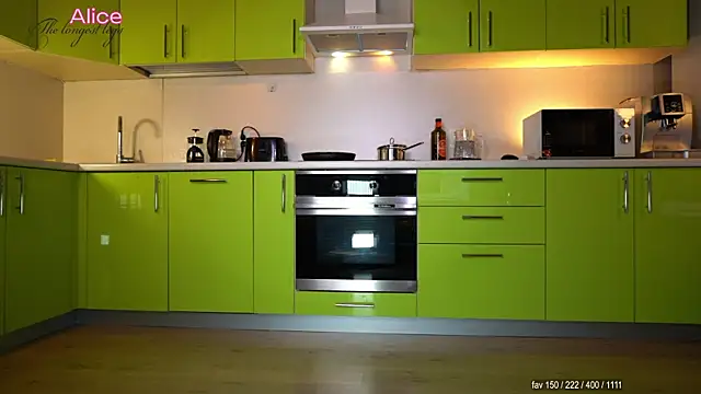 pinkheart  online show from November 30, 2025, 3:27 pm