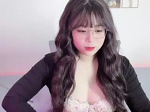   Lyly   online show from December 1, 2025, 2:16 am