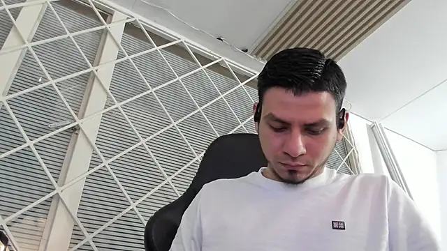Snapshot of Rick_Diesel_ chatting on October 1, 2025, 3:34 am Rick Diesel online show from October 1, 2025, 3:34 am