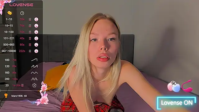 Snapshot of Olivia_Bells chatting on November 8, 2025, 9:57 pm Olivia Bells online show from November 8, 2025, 9:57 pm