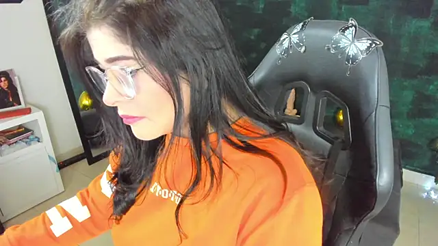 BellaFlaming online show from December 20, 2024, 11:00 am