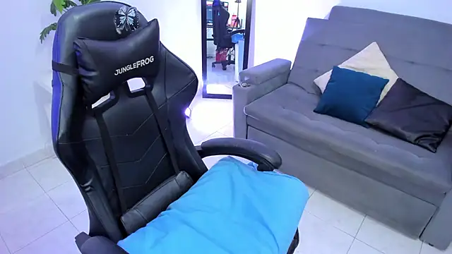 BellaFlaming online show from February 11, 2025, 1:51 pm