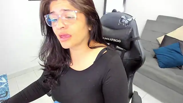 BellaFlaming online show from February 12, 2025, 10:46 am