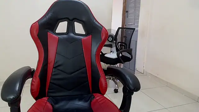 Snapshot of -Marivalda- chatting on October 15, 2025, 10:37 am -Marivalda- online show from October 15, 2025, 10:37 am