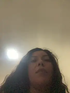 Snapshot of -Marivalda- chatting on December 17, 2025, 11:44 pm -Marivalda- online show from December 17, 2025, 11:44 pm