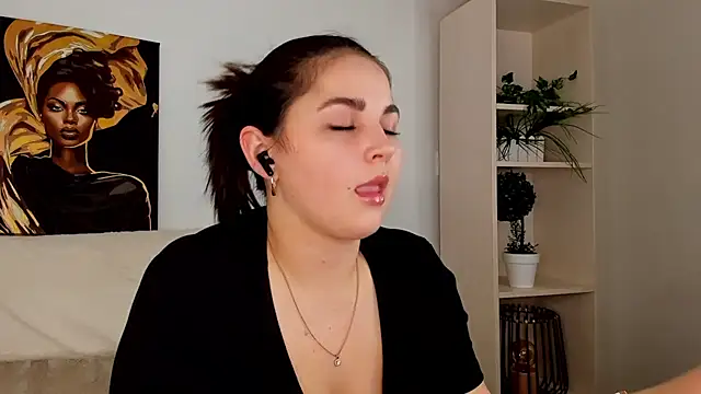 Snapshot of Talla_a chatting on February 26, 2025, 5:28 pm Talla a online show from February 26, 2025, 5:28 pm