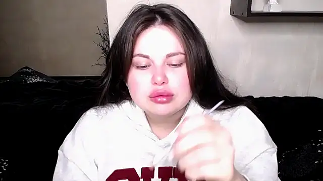 Emily Mo online show from October 24, 2025, 8:11 am