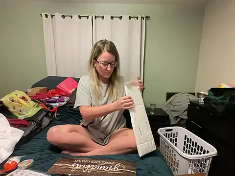 Snapshot of 1Lustfully_yours chatting on December 27, 2024, 5:42 am 1Lustfully yours online show from December 27, 2024, 5:42 am