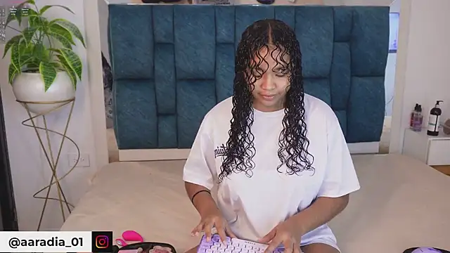 Anais aradia online show from March 21, 2026, 7:13 am