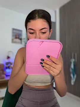 Snapshot of Your_Honeey chatting on December 10, 2024, 9:00 pm Your Honeey online show from December 10, 2024, 9:00 pm