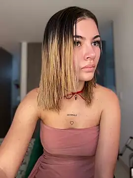 Snapshot of Your_Honeey chatting on December 19, 2024, 9:38 pm Your Honeey online show from December 19, 2024, 9:38 pm