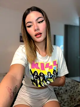 Snapshot of Your_Honeey chatting on September 22, 2025, 2:02 am Your Honeey online show from September 22, 2025, 2:02 am