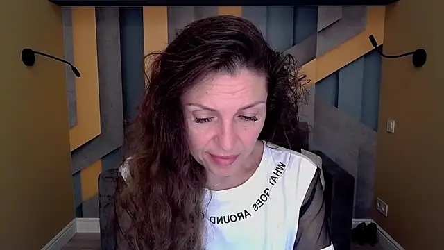 EllaLong online show from September 10, 2025, 11:32 am