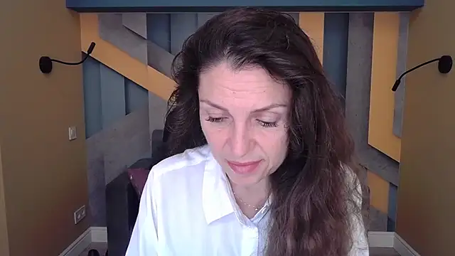 EllaLong online show from October 8, 2025, 11:30 am