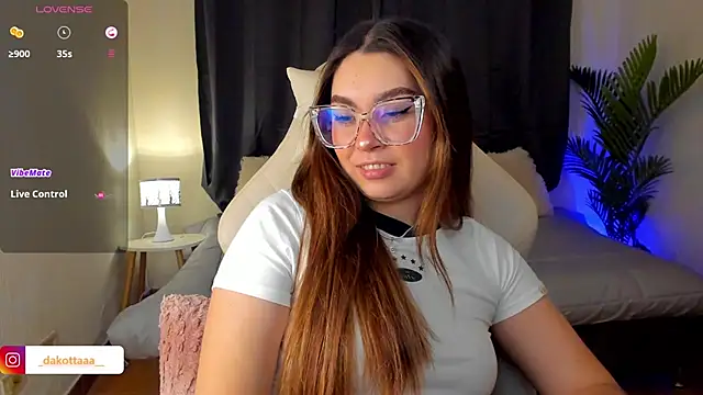 Snapshot of dakottaa_ chatting on October 23, 2025, 11:35 pm dakottaa online show from October 23, 2025, 11:35 pm