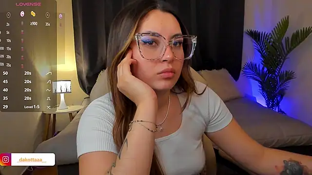 Snapshot of dakottaa_ chatting on December 1, 2025, 11:32 pm dakottaa online show from December 1, 2025, 11:32 pm