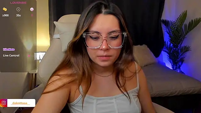 Snapshot of dakottaa_ chatting on December 2, 2025, 11:34 pm dakottaa online show from December 2, 2025, 11:34 pm