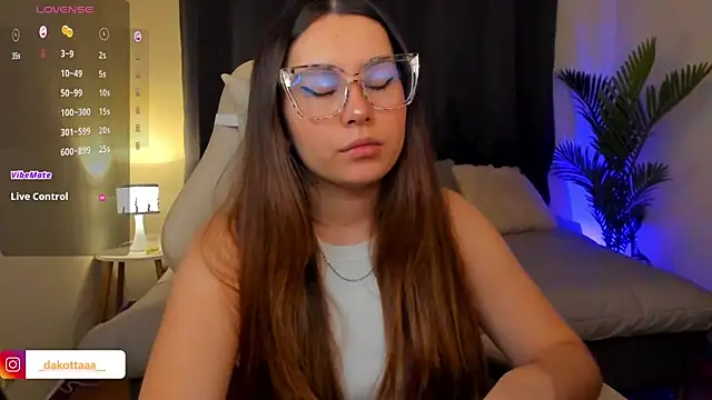 Snapshot of dakottaa_ chatting on December 17, 2025, 12:27 am dakottaa online show from December 17, 2025, 12:27 am