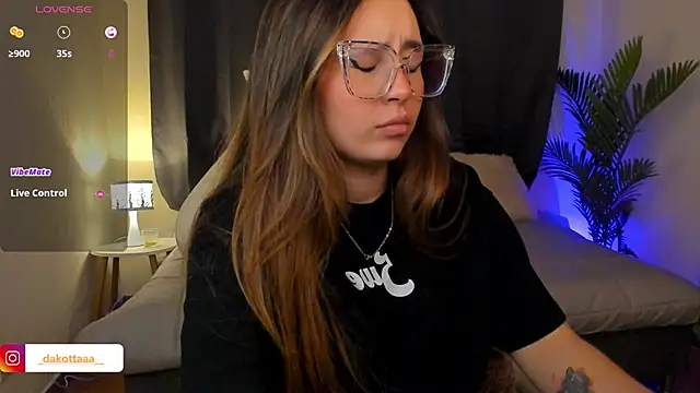 Snapshot of dakottaa_ chatting on January 5, 2026, 11:41 pm dakottaa online show from January 5, 2026, 11:41 pm