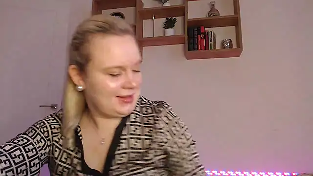 Karolina love  online show from November 16, 2025, 11:49 am