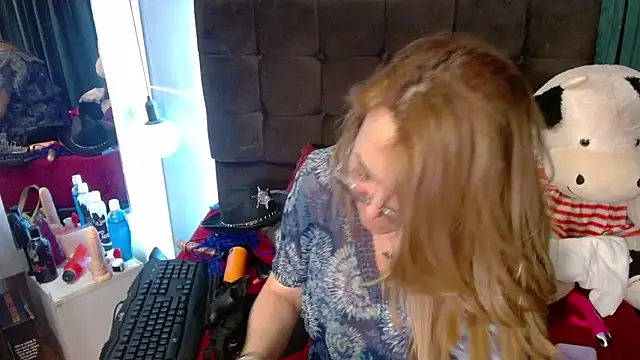 Snapshot of RubyWatson50 chatting on December 5, 2024, 2:42 am RubyWatson50 online show from December 5, 2024, 2:42 am