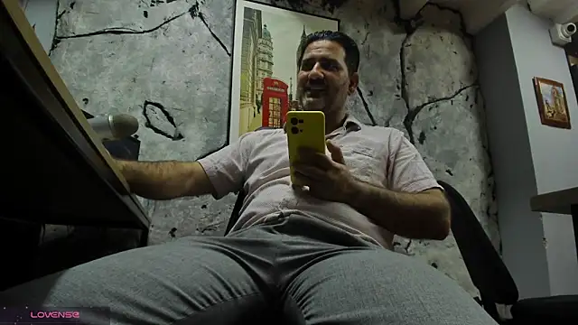 Snapshot of Maxi_TheBigDaddy chatting on January 15, 2026, 6:00 pm Maxi TheBigDaddy online show from January 15, 2026, 6:00 pm