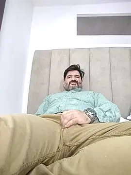 Snapshot of Maxi_TheBigDaddy chatting on February 26, 2026, 11:26 pm Maxi TheBigDaddy online show from February 26, 2026, 11:26 pm