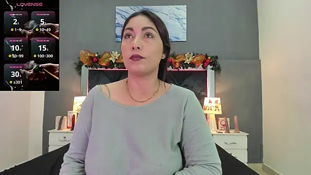 Lauralove 69 online show from December 16, 2025, 9:42 pm