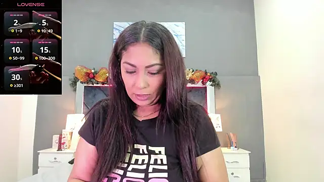 Lauralove 69 online show from December 22, 2025, 8:39 pm