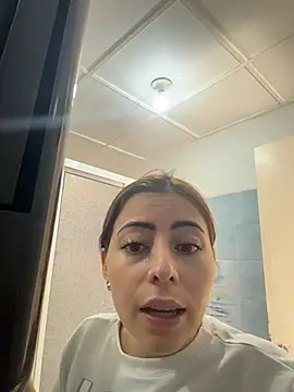 LilaSuni online show from December 15, 2025, 2:32 pm