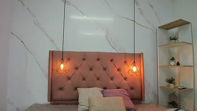 Snapshot of Belle_Brunette chatting on November 27, 2025, 8:44 pm Belle Brunette online show from November 27, 2025, 8:44 pm