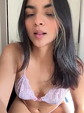 Snapshot of Cat2525 chatting on November 30, 2025, 8:24 pm Cat2525 online show from November 30, 2025, 8:24 pm