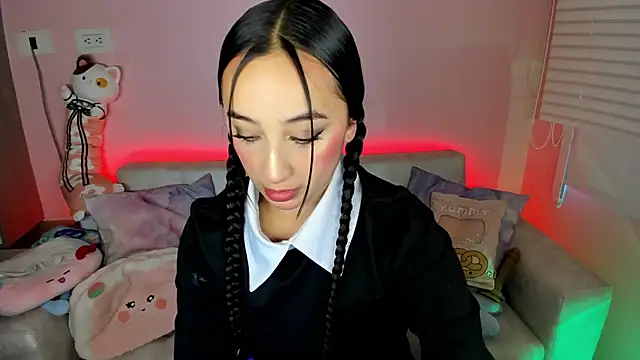 tinysara online show from May 17, 2026, 4:36 pm