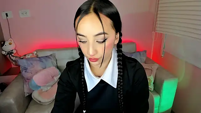 tinysara online show from May 22, 2026, 4:34 pm