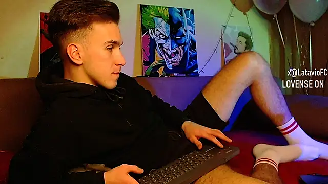 Snapshot of Midnighter_ chatting on December 7, 2024, 2:42 am Midnighter online show from December 7, 2024, 2:42 am