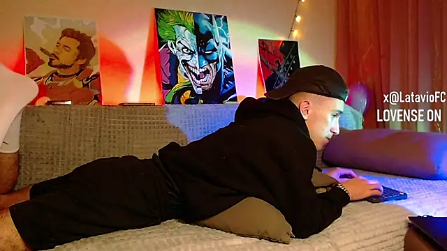 Snapshot of Midnighter_ chatting on January 29, 2025, 12:43 am Midnighter online show from January 29, 2025, 12:43 am